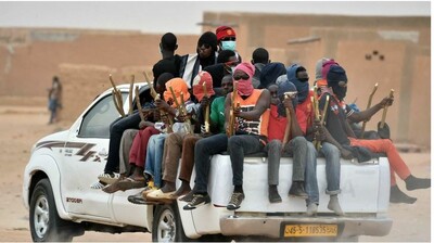 Des migrants quittent la ville d'Agadez pour rejoindre la Libye et tenter de rejoindre l'Europe. (Image d'illustration juin 2015) Crédit : AFP