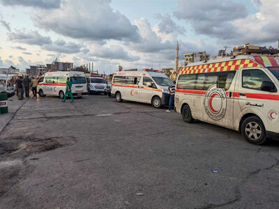 Des ambulances dans le port de Tartous lors de l’opération de sauvetage des rescapés, en Syrie, le 22 septembre 2022. SALEH SLIMAN / SALEH SLIMAN VIA REUTERS