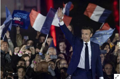  Le président français Emmanuel Macron prononce un discours après sa victoire électorale à Paris, le 24 avril 2022. © 2022 Sipa via AP Images 