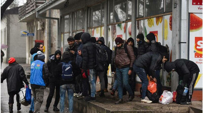 En Serbie, des réfugiés en attente de passer la frontière avec la Hongrie (Image d'illustration). Crédit : AP