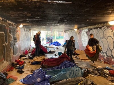 Le campement sous le tunnel du nord de Paris a été évacué le 3 mars 2022. Crédit : Utopia 56