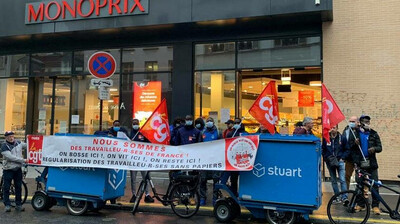 Des travailleurs sans papiers manifestent devant le Monoprix de la rue de Belleville, à Paris, en octobre 2021. Crédit : DR CGT