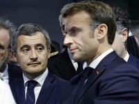 Le ministre de l'Intérieur, Gérald Darmanin, et le président de la République, Emmanuel Macron, à Paris en novembre. (Ludovic Marin/AFP)
