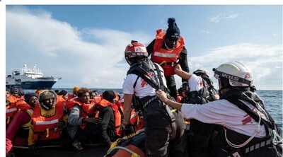 L'équipage du Geo Barents a sauvé 73 migrants dans les eaux internationales au large de la Libye, le 7 janvier 2023. Crédit : MSF / Nyancho NwaNri