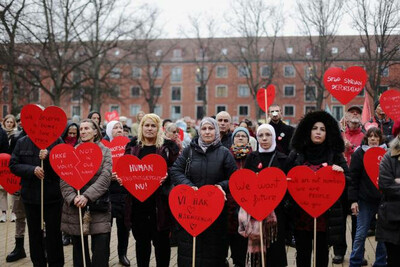 Des manifestants protestent contre l’expulsion de familles syriennes vers leur pays d’origine, à Copenhague, en novembre 2021. THIBAULT SAVARY / AFP