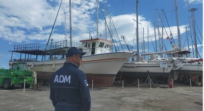 Dans le port de Crotone, une cinquantaine de bateaux, utilisés par des migrants pour rejoindre l'Italie, sont gardés. Crédit : InfoMigrants