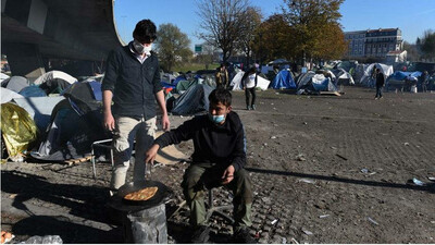Dans le camp de Saint-Denis, en région parisienne, où vivaient plus de 2 000 personnes en 2020. Crédit : Mehdi Chebil pour InfoMigrants