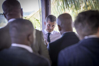 Le ministre de l’intérieur et des outre-mer Gérald Darmanin, lors d’une rencontre avec des élus de Mayotte, à la préfecture à Dzaoudzi, le 21 août 2022. JEAN-CLAUDE COUTAUSSE POUR « LE MONDE »