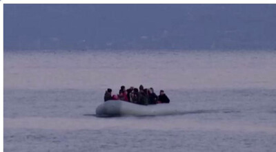 Une embarcation de migrants en mer Égée. Crédit : Reuters
