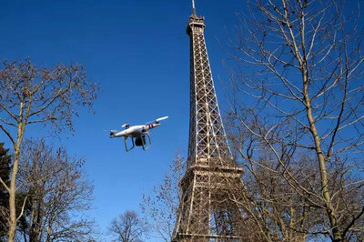 Un drone utilisé à Paris, en 2015. DOMINIQUE FAGET / AFP