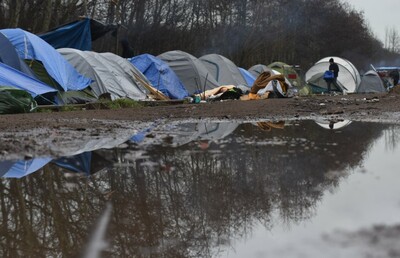 Environ 300 migrants vivent dans le camp de Grande-Synthe. Crédit : Mehdi Chebil pour InfoMigrants