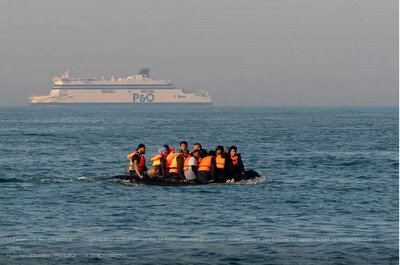   Le 3 novembre, des opérations de sauvetages au large de Boulogne-sur-Mer. La Société nationale de sauvetage en mer a ramené, vers 8 heures, 52 migrants au port. Un homme manquait à l’appel.. .  Photo Pascal Bonniere / PHOTOPQR/VOIX DU NORD/MAXPPP