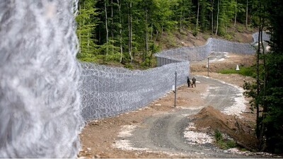 Des forces de l'ordre patrouillent le long de la frontière entre la Bulgarie et la Turquie, près de la ville de Malko Tarnovo, le 22 mai 2016. Crédit : AFP