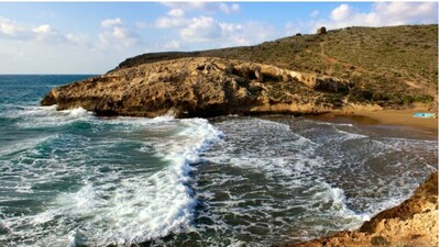Les trois corps ont été retrouvés sur la plage de Cala Dorada, près de Carthagène. Crédit : FlickrCC