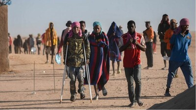 Près de 3 000 migrants refoulés par l'Algérie sont actuellement bloqués à Assamaka, dans le nord du Niger. Crédit : Mehdi Chebil