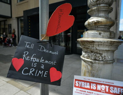 Lors d'un rassemblement devant l'ambassade du Danemark à Dublin, en 2021. (Artur Widak/NurPhoto. AFP)