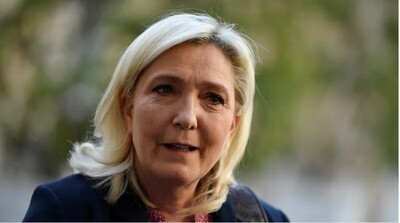 Marine Le Pen, présidente du groupe parlementaire RN, après une rencontre avec la Première ministre à Matignon. Paris, le 29 juin 2022. (JULIEN DE ROSA / AFP)