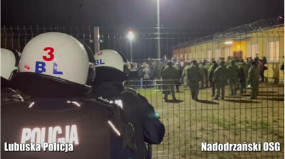 Ce centre de rétention de migrants en Pologne a été le théâtre d'une émeute en novembre dernier. Crédit : capture d’écran d’une vidéo publiée sur Youtube par la police de Lubuska