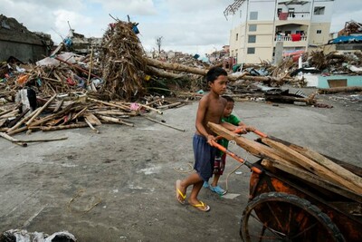 Plus de 5,6 millions de personnes sont des déplacées climatiques aux Philippines. Ici lors du typhon Haiyan en 2013. - Flickr/CC BY-NC 2.0/Photo Unit